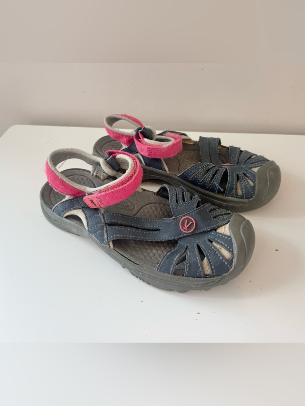 KEEN Sz 1 Girls Youth Kids Rose Midnight Sandals Outdoor Hiking Water Pink Blue